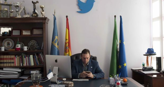 Interfaccia di un profilo Twitter comunale usato per rispondere alle segnalazioni dei cittadini